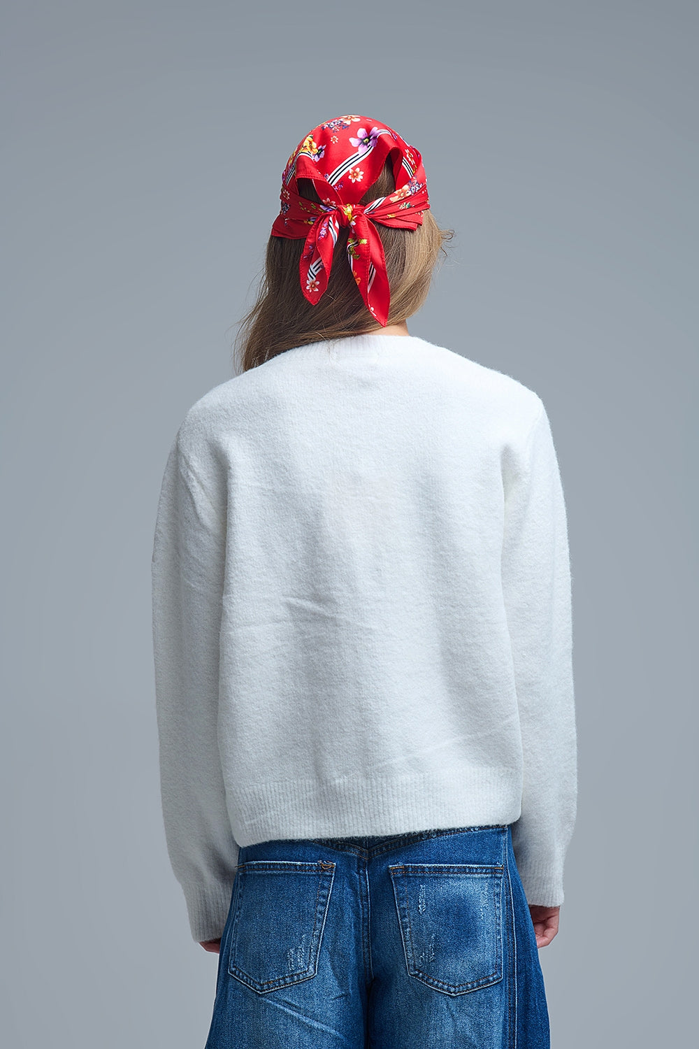 Charmant cardigan blanc avec boutons en forme de cœur