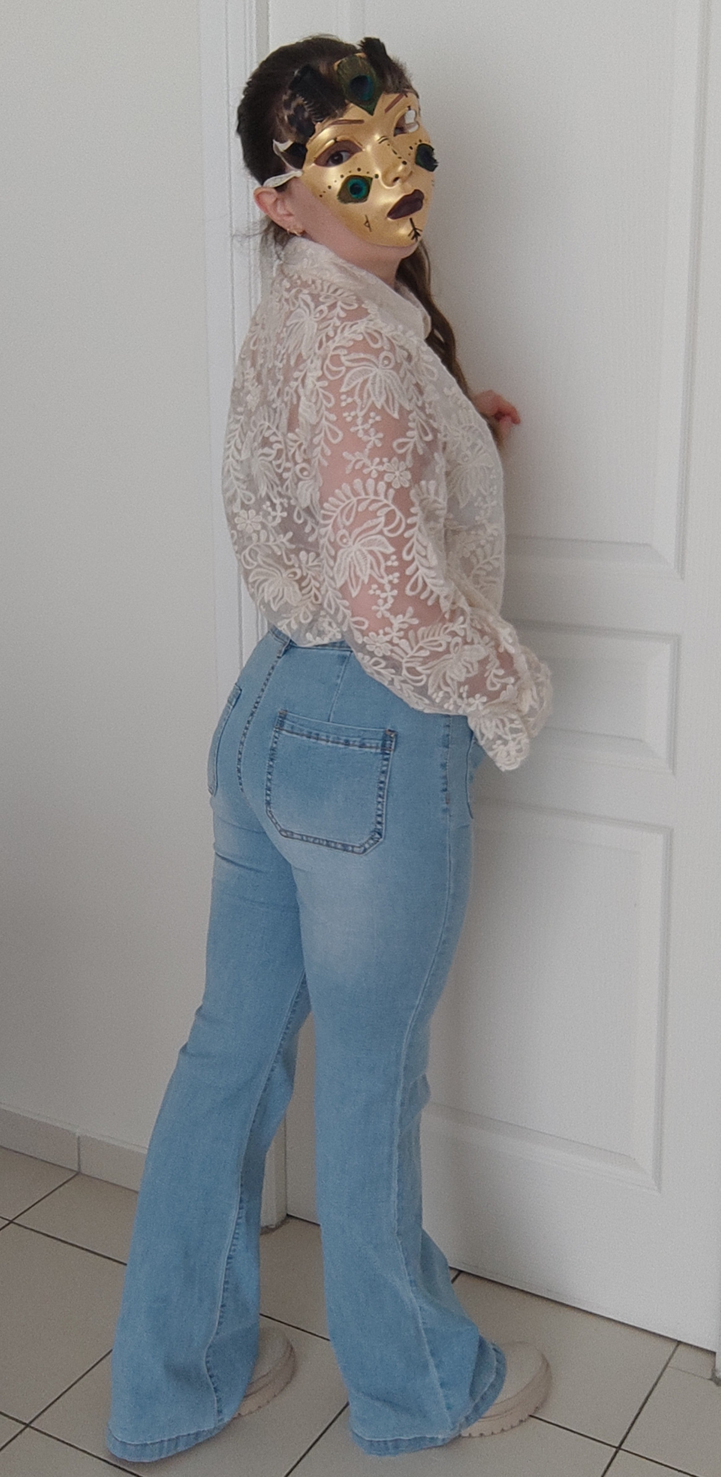 Jeans pattes d'éléph' avec poches sur le devant