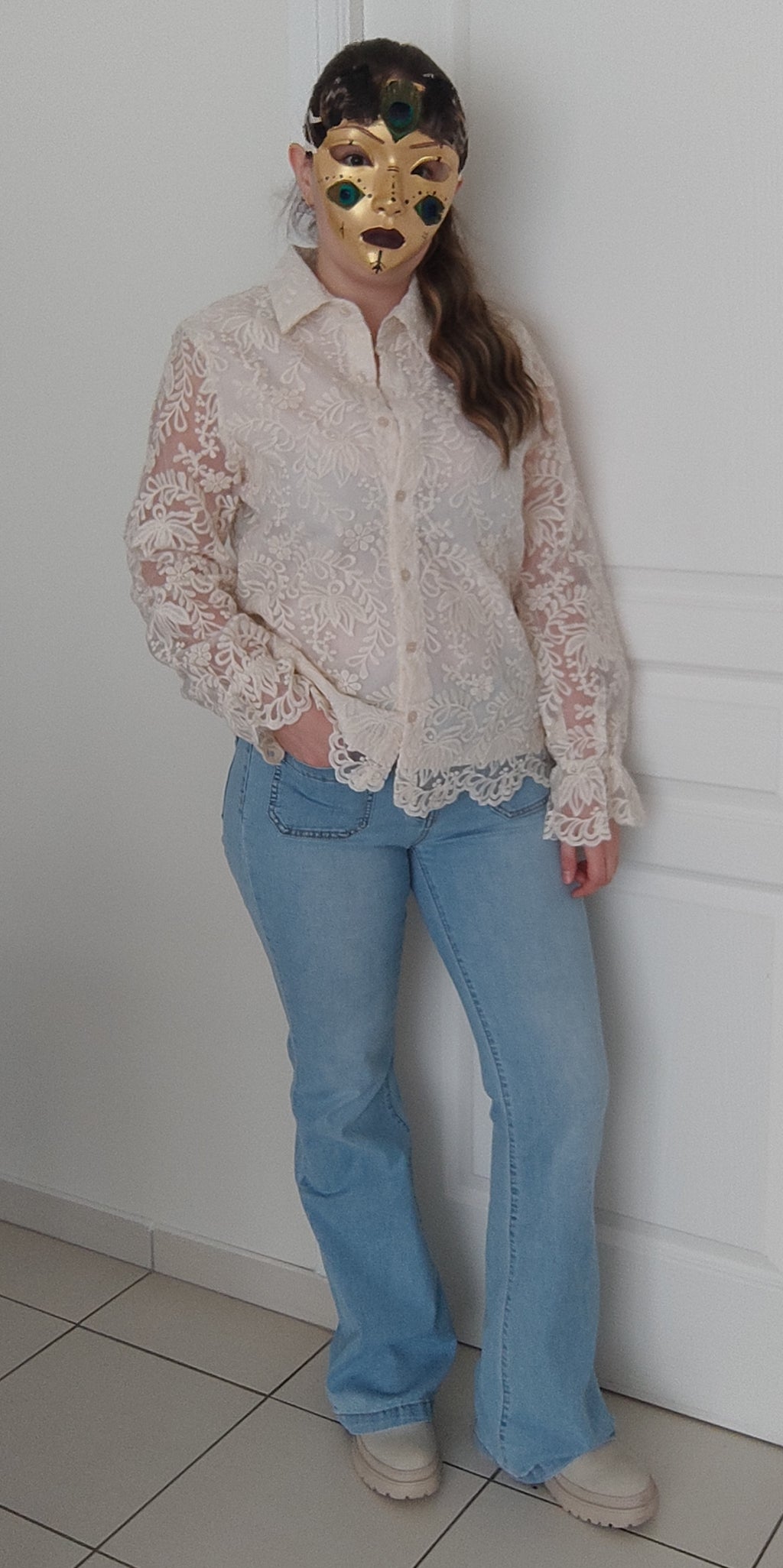 Jeans pattes d'éléph' avec poches sur le devant