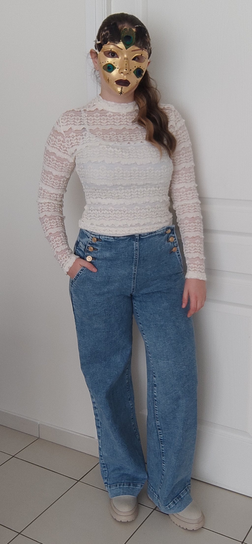 Top en dentelle florale transparent avec col ras du cou crème