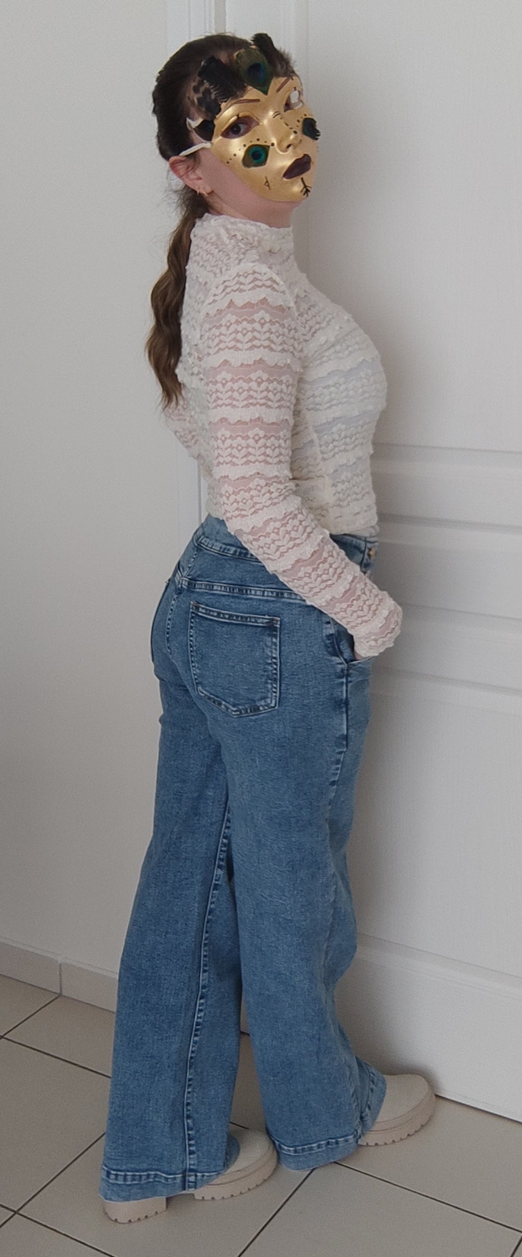 Top en dentelle florale transparent avec col ras du cou crème