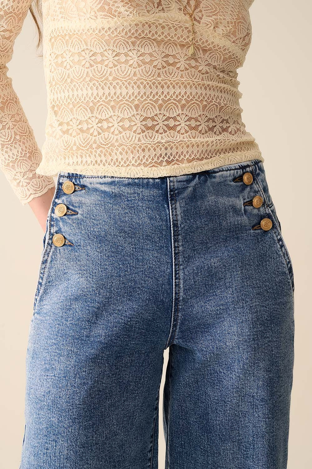 Jeans droit délavé à boutons